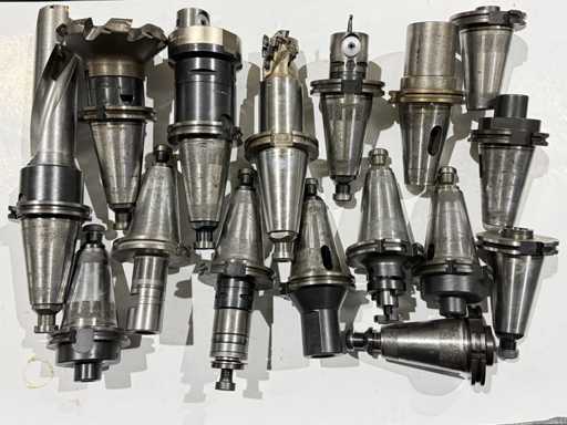   16 stuks SK 50 Gereedschapshouder met gereedschap