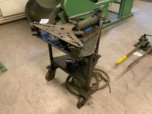 Hydraulic pipe bender