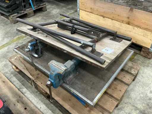Workbench with vice (2x)