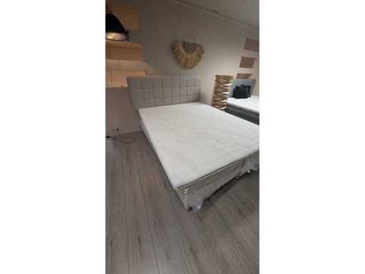 Box spring – 160x210 cm – Beż – Z topperem – Szelesy kieszonkowe – materace Cooltouch