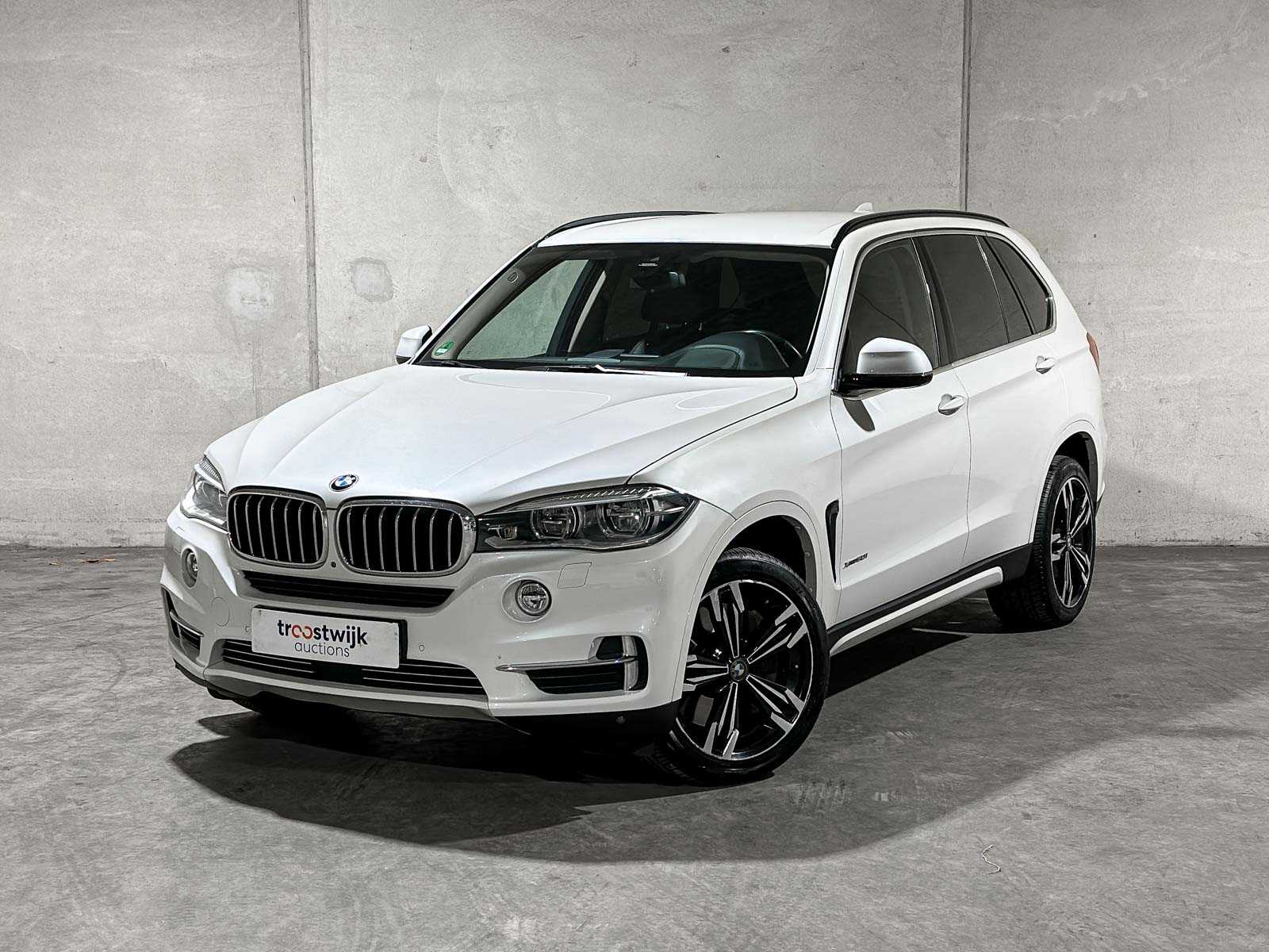 BMW X5 xDrive50i 4.4 V8 High Executive 449pk 2014, J-094-RR