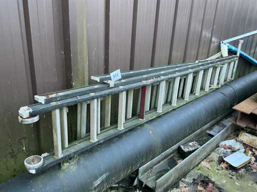 Various ladders (2x)