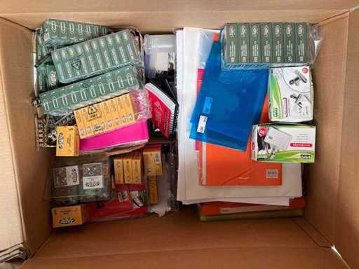 Voorraad kantoor- en schoolaccessoires