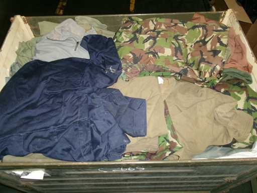 kg Mélange de vêtements, défectueux, taché (G3) (110kg)