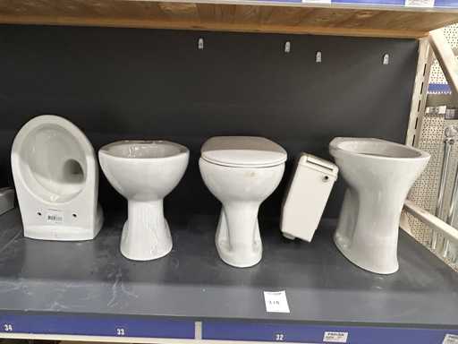 Toilettenschüssel (4x) und Zisterne