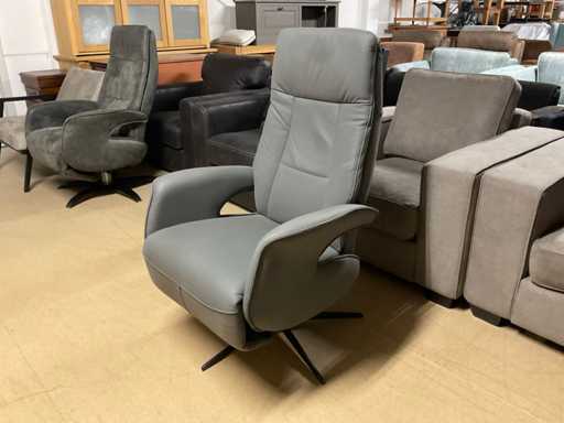 Poltrona girevole in pelle