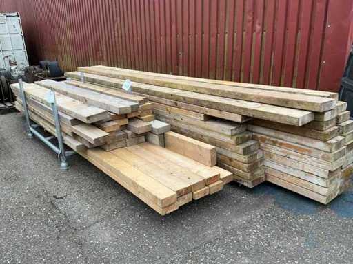 Partia drewnianych belek