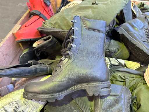 Partij diverse schoenen en laarzen