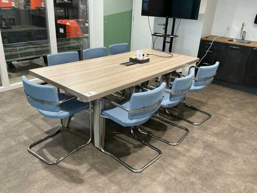 Vergadertafel met 7 sledestoelen