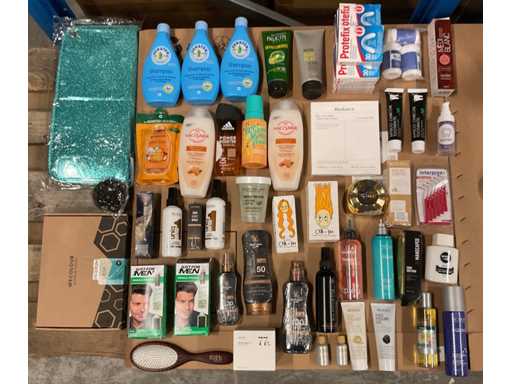 Batch of various cosmetics 