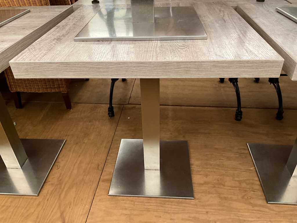 Patio table with metal base (5x)