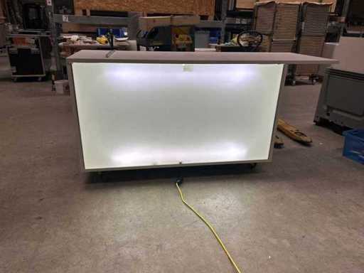 Frente de la barra iluminada