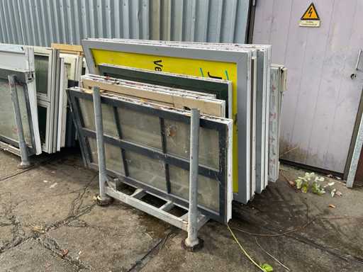 Stapel von Fensterrahmen