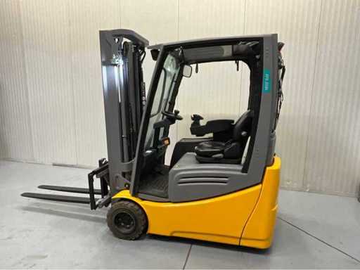 Jungheinrich EFG218K Forklift- Freelift - Sideshift - 4017 hours - battery charger - bluespot - redspot