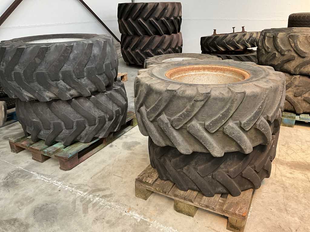 4 banden met velg VERRIJKER MERLO OF MANITOU