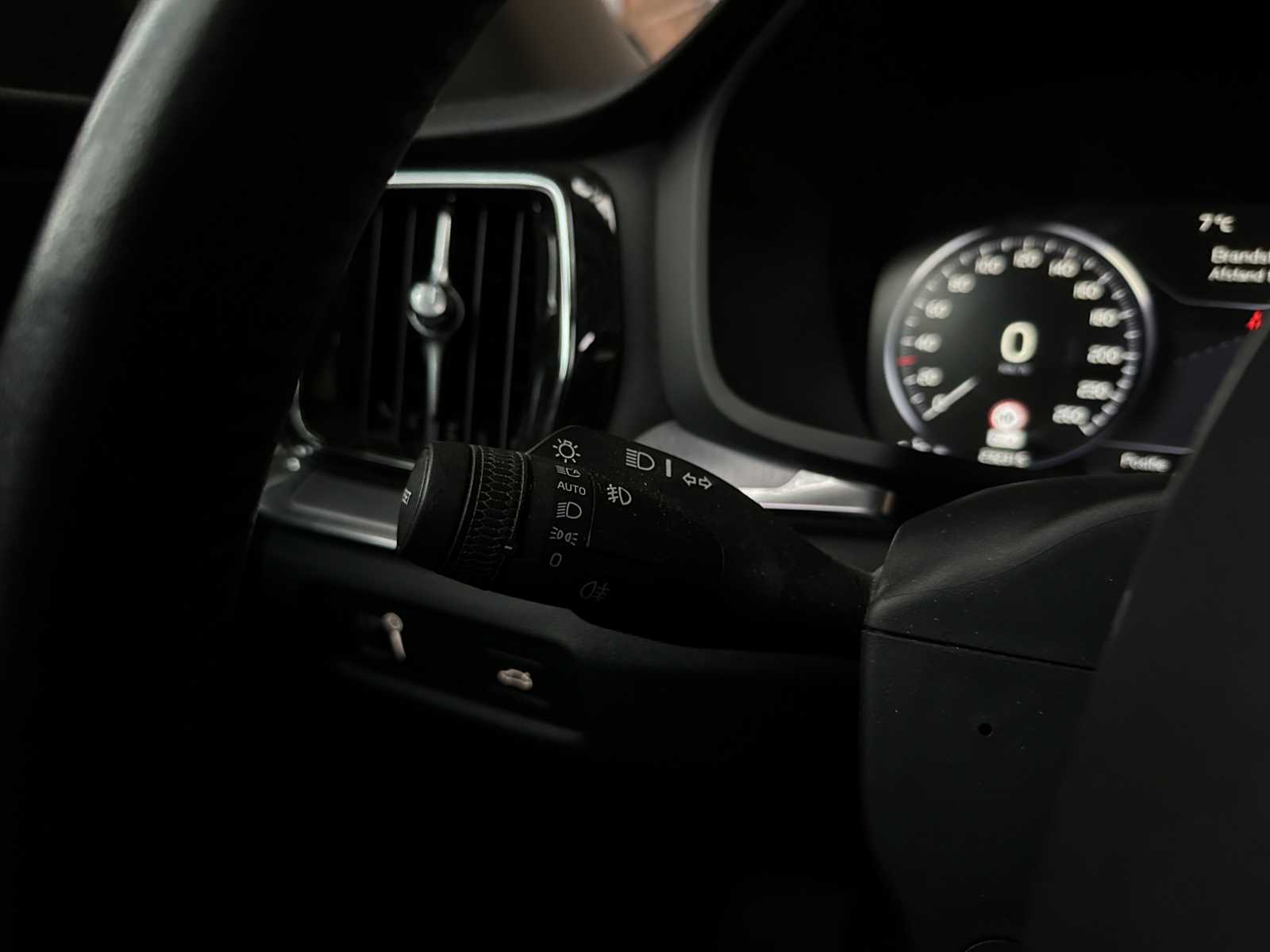 Volvo V60 2.0 T4 Momentum Proline 188pk 2019 (Original-NL), ZP-740-L