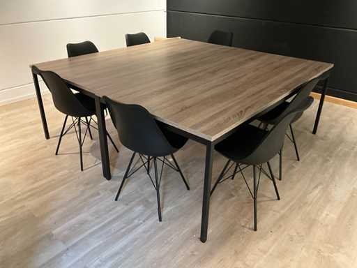 Inofec Bureau met stoelen (2x)