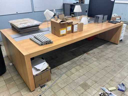 Bureau en bois et divers