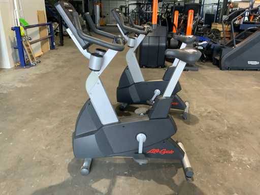 Life Fitness 95CI Integrity Antrenor de bicicletă verticală pentru acasă