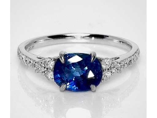 Luxury Ring Natural Cornflower Blue Sapphire 2.42 carats