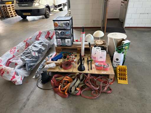 Unelte de petrecere și accesorii pentru reviste