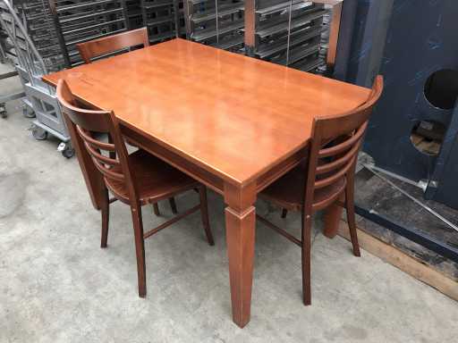 Restaurant stoelen & tafel