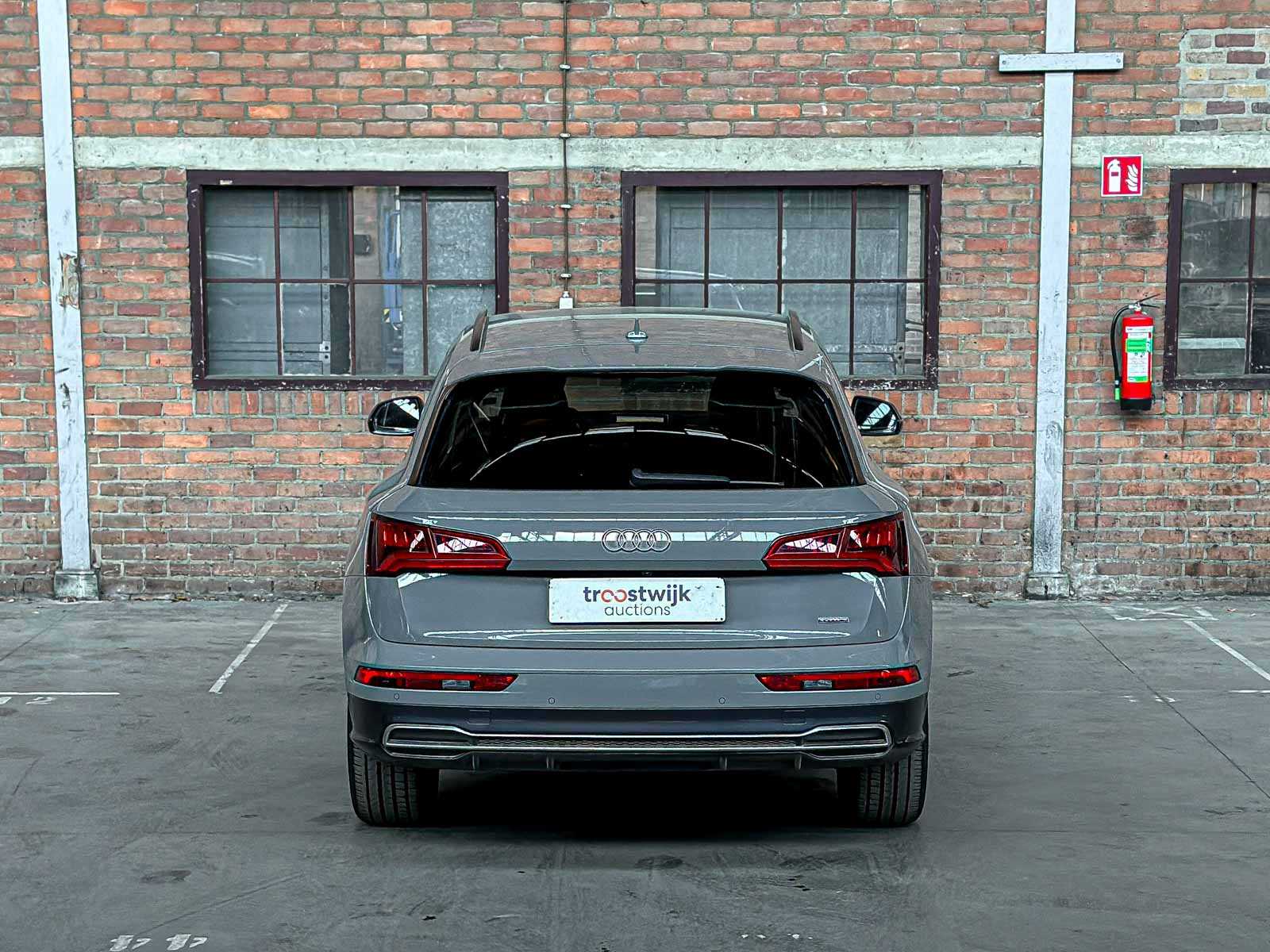 Audi Q5 2.0 TFSI Quattro Sport S Line Black Edition 252pk 2018 (Origineel-NL + 1e Eigenaar), TT-931-B