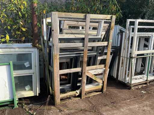 Stapel von Fensterrahmen