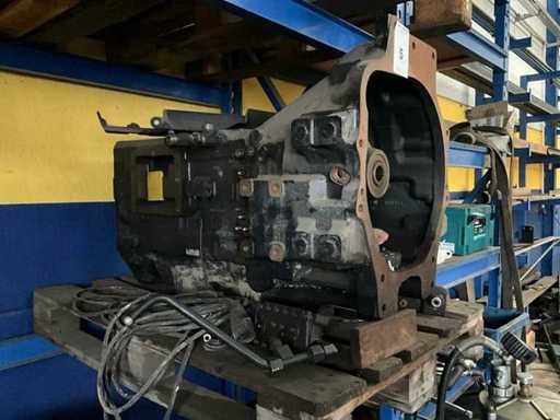 Tractor cu transmisie New Holland