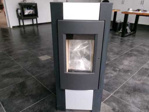Rika Pico Pellet Stove - modello da showroom