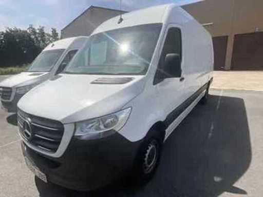 Commercial vehicles and trucks