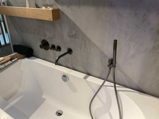 Brauer – Eingebauter Badehahn – Schießmetall