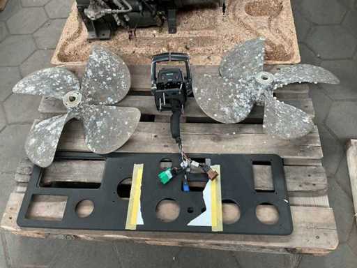 Onderdelen voor een Mercury 3808