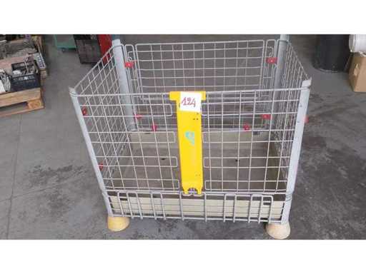 metalen kooi met vloer en openbare container