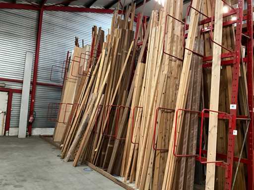 Zeer grote partij diverse houten latten, balken en panelen