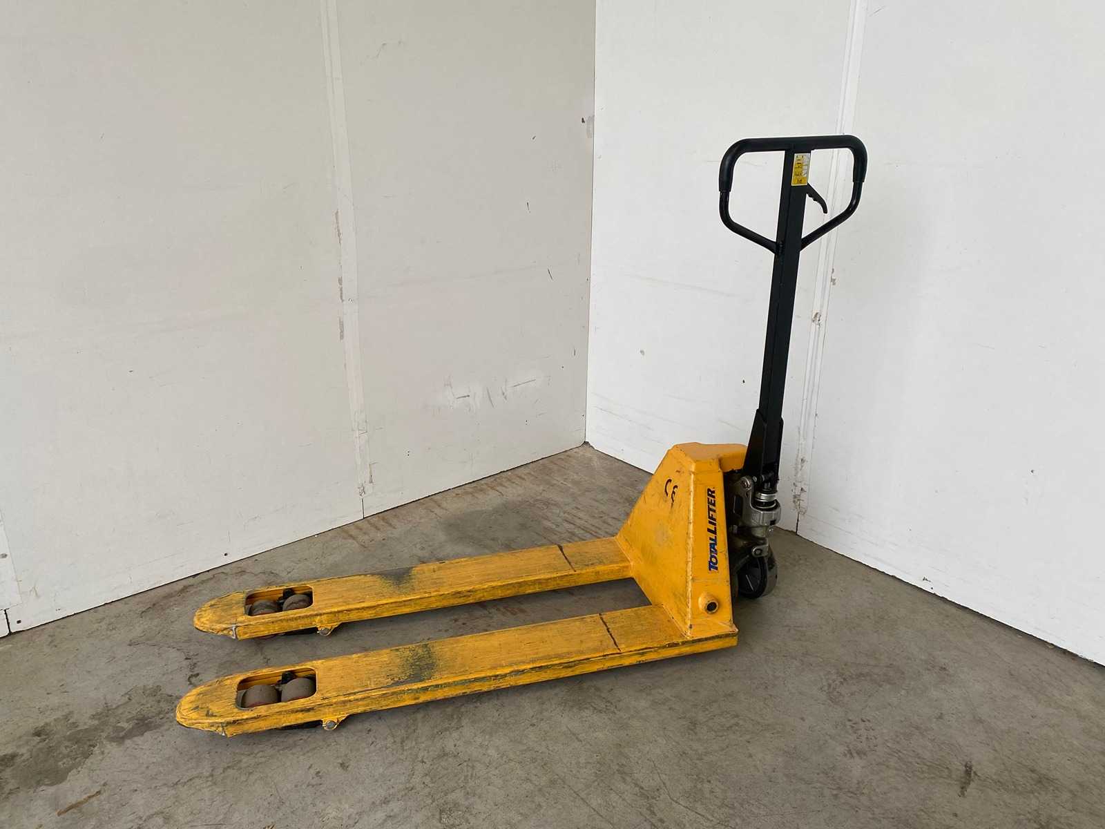 Defective hydraulic hand pallet truck