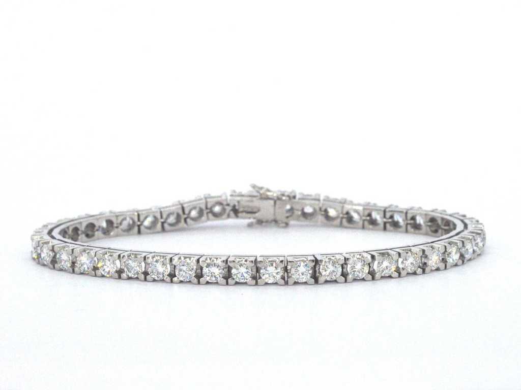 Exclusive white gold tennis bracelet with 5.50 carat high quality brilliant-cut diamonds