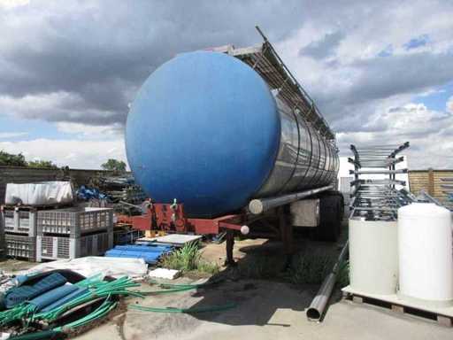 Compartmentalized pressure tank tank