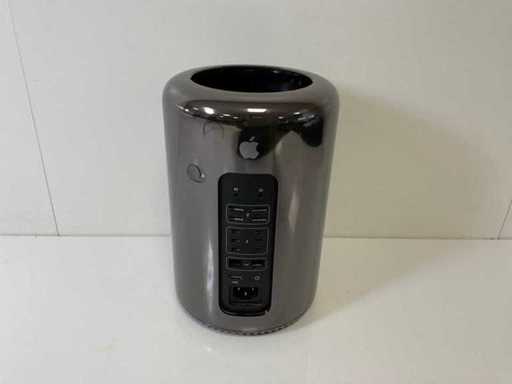 Apple MacPro 6.1, Xeon(R) E5-1650 v2, 32 GB RAM, 500 GB NVMe, 2x AMD Radeon FirePro D300 2 GB Desktop