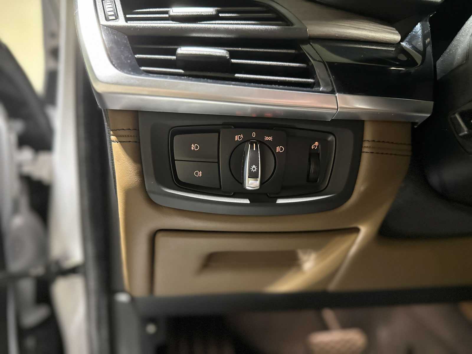 BMW xDrive40e iPerformance High Executive -individual- F15 313pk 2016, R-711-DS