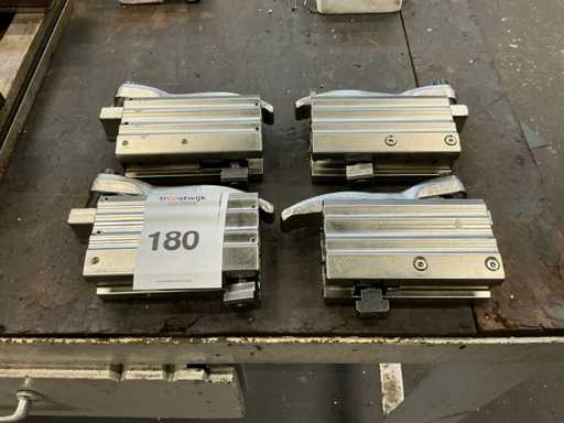 Material clamp (4x)