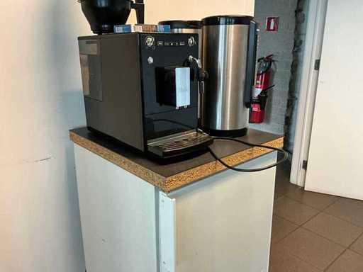 Machine à café Melitta, réfrigérateur et 2 percolateurs