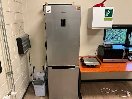 Samsung RB33J3205SA Freezer