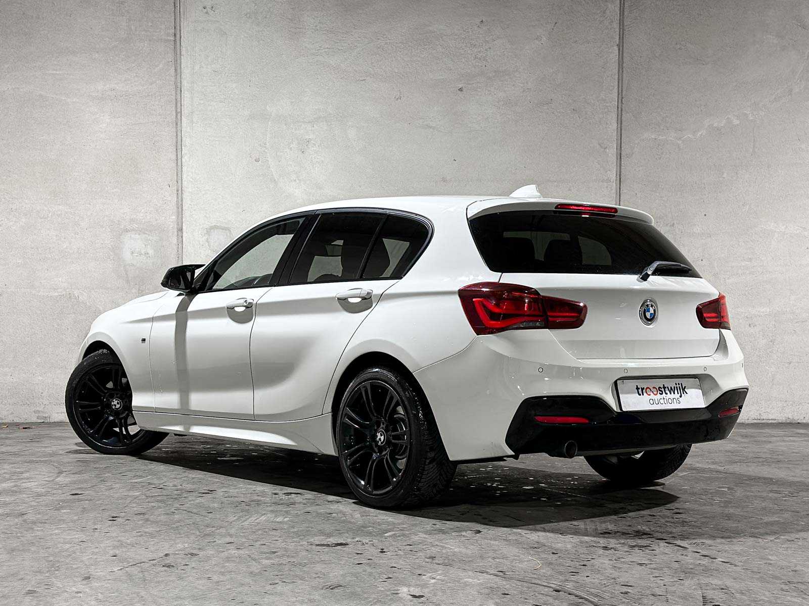 BMW 118i Edition M Sport Shadow High Executive 1-serie 134pk 2019, P-613-RT 