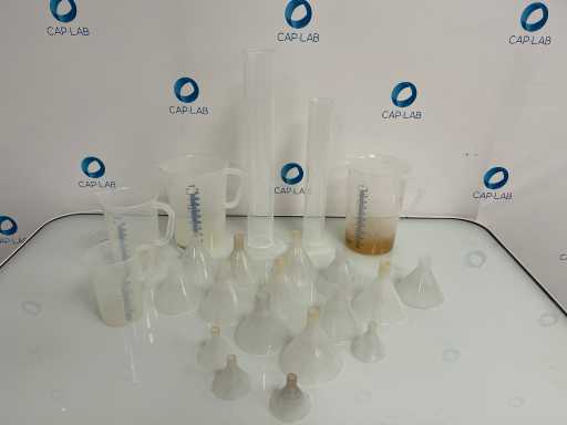 Beaker funnel and plastic accessories