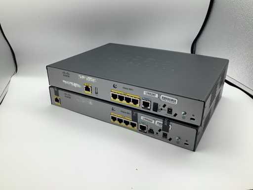 Cisco 800er Serie Router (2x)