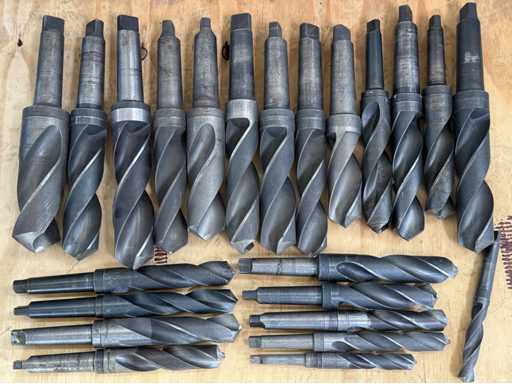   23 grandes mèches à perceuse torsadée