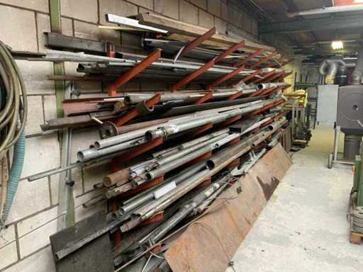 Metallschaft im Auslegergestell