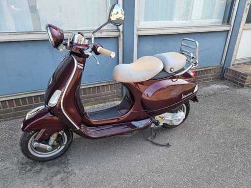Vespa - Vie Della Moda - Moped