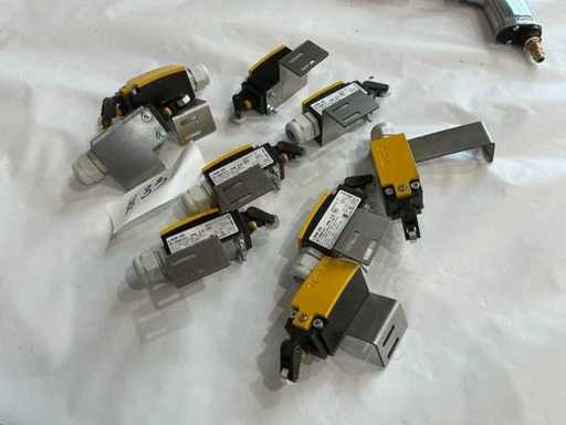 LSM-20 1 3 R 4 x 12 13 Safety Position Switch (9x)